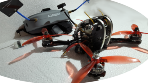 Drohnen fliegen mit Renndrohnen